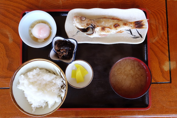 新潟 村上岩舟荘別館で焼き魚定食を食べました